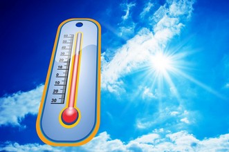 strahlender Sonnenschein mit Thermometer (über 30 Grad Celsius)